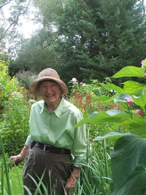 Photo of Dr. Shirley Gale Cross